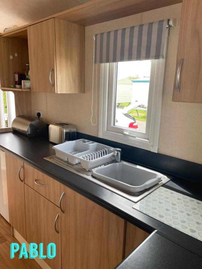 Towyn Six Berth En Suite Caravan Рил Экстерьер фото